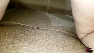 Prob� el co�o lindo de la hermanastra le sale leche