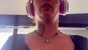 Training at the gym, my tits jumped out, and I got so wet from the excitement