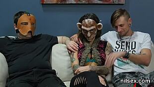 Kinky junge Frau 18+ in Anal-Asyl für brutales Pounding geschleppt