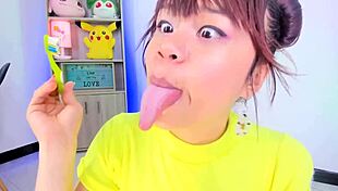 lila jordan cepilla sus dientes