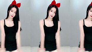 Cute Chinese Girl Dances Seductively in Video