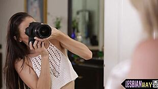 Pussylicking gf orgasms while masturbating