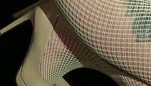 I feel so naughty getting this sperm load on my face, swallowing all the jism in a blowbang bukkake cum swapping