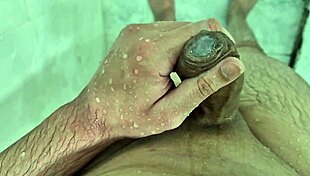 Quer vir tomar meu leite mano. Cute twink offers homemade bisexual fun with neighbors.