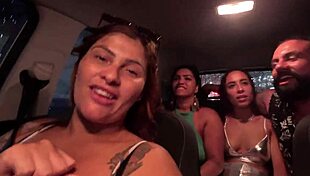 Aprontando Em Público Na Praia Grande Quem Vai Me Dar O Cu