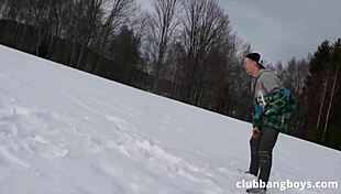 3 gay snowboarders fuck bareback after slope 😈