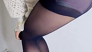 Wow, Siganjue Tidies Up Big Tits Before Work!