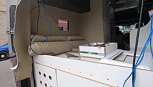 monique bertolini das pegadinhas do joao kleber dando um tour numa oficina de motorhome