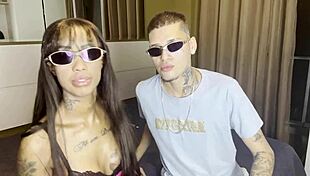 fiquei pelada na frente do meu melhor amigo gay e ele comeu buceta pela primeira vez, gozei no pau dele