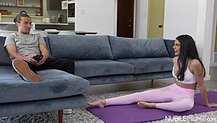 Angel Gostosa Shows Body in Workout Routine