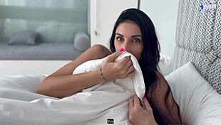 hot milf gets cum on her pussy, ohh its so wettt