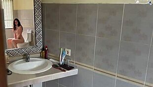 hot milf gets cum on her pussy, ohh its so wettt