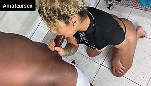 i see this novinha gettin fucked in the bathroom by the negao