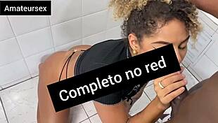 i see this novinha gettin fucked in the bathroom by the negao