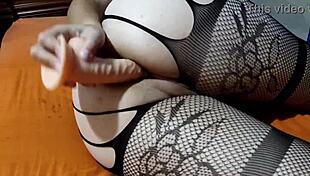 hot moroccan spice seller masturbates with big ass moaning loudly