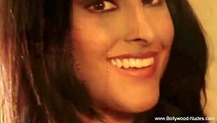 Bollywood brunette beauty dances sensually