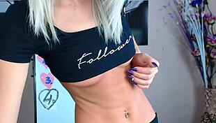 I's masturbatin' on cam, feelin' all tingly