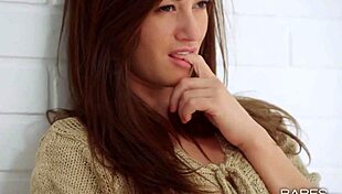 Babes Dancing Wild - Foxies Gold and Tess in Hot Group Action