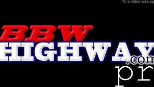 Berry twerks her big ebony booty in the bedroom