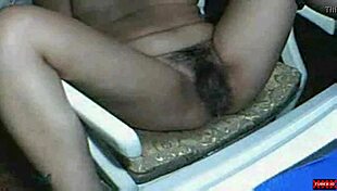 Amateur webcam girl performs free sex show