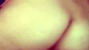 Teen Dancing to Reggaeton Mix 8