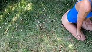 ESPOSA SHOWS BIG ASS IN CAR WINDOW, BENT OVER FOR STRANGERS TO FUCK DOGGYSTYLE AND CUM HARD.