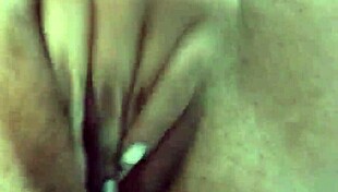 safada asks, want to see me squirt?