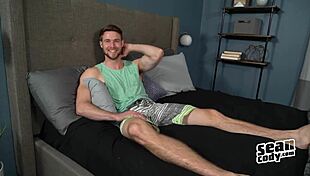 Kody sucking hunk in gay fantasy from Sean Cody 😏