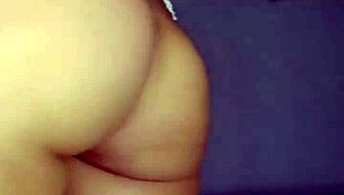 Teen Dancing to Reggaeton Mix 8