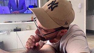 o novinho foi encontrar o padrinho e deu rola de presente