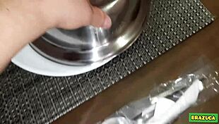 namorado corno queria engolir minha porra diretamente na buceta da namorada dele