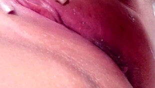 Ruiva Gordinha Goza Esguichando De Tanto Tesão No Pau Do Marido