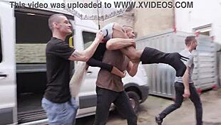 O que há com a molhada Veronica Leal em uma sessão de deepthroat bruto no chuveiro 6on1?