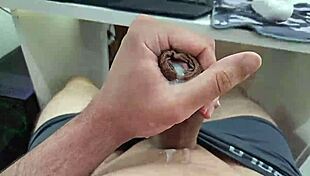 Batendo Uma Punheta Bem Gostosa!