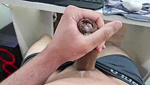 Batendo Uma Punheta Bem Gostosa!