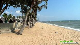 lucky tourist scores a wet double blowjob from thai girls