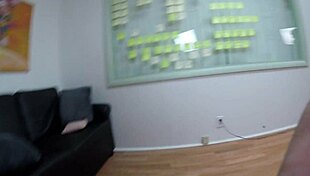 Натали Девалт преминава интензивно кастинг интервю, показвайки зряло MILF тяло и умения