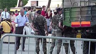 extreme public threesome at eiffel tower paris!