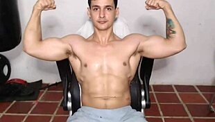 Watch this amazing gay solo show!