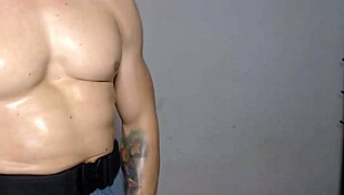 Watch this amazing gay solo show!