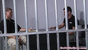 Rebellious muscular hunk throatfucks bound athletic bottom