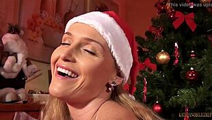 blondis gives a fantastic blowjob and handjob with gloves 😍