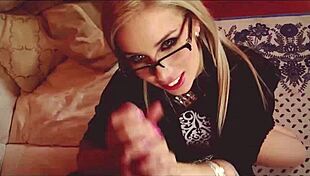 Sexy babe Bettina DiCapri sucks big cock at glory hole