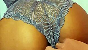 Botei lingerie sexy, dei de 4 para boy da amiga em close up flashing.