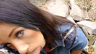 Мужик покупает подстриженную киску в парке, чувствуя сильное желание