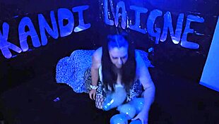 Cute milf kandi laigne pops balloons in fetish fun