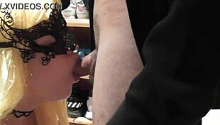 vaya mamada me hace la rubia