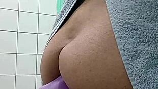 Despu�s de una ducha a gozar me reclama mi culo