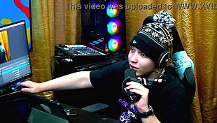 bia arches on table for hot presenter 😏🔥