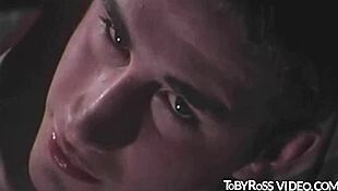 Я не могу перестать кончать после дрочки в своей спальне